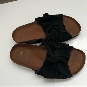 White Mountain Bow Sandals